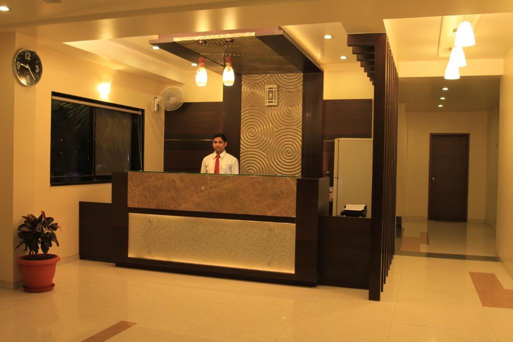 Hotel Sai Smaran Shirdi Exteriör bild
